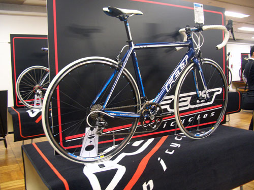 ２０１１'モデル ＧＴ ＦＥＬＴ ＲＩＴＥＷＡＹ 展示会 (ＦＥＬＴ）-(新潟の自転車のプロショップ-佐々木輪店)